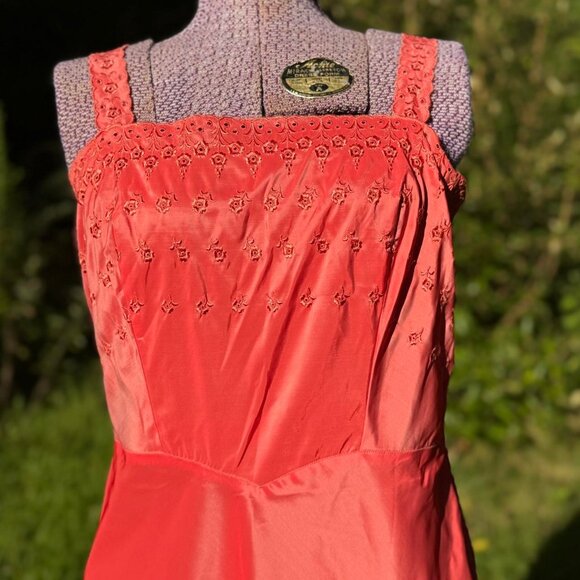 1950's Barbizon Camilane Taffeta Slip - Picture 4 of 8